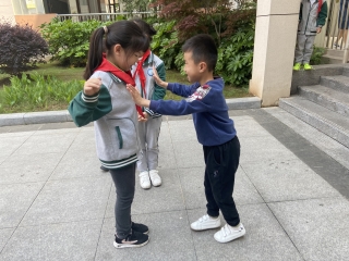 F:\5.17参观小学活动\大班参观小学活动照片\小学，你好\小学，你好\参观\1N}49$(ETH$JX27341V)E5D.jpg1N}49$(ETH$JX27341V)E5D